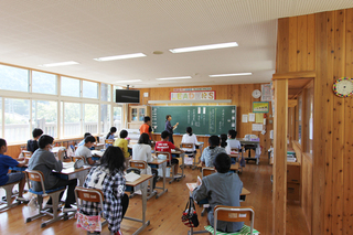 写真2:6年教室.jpg